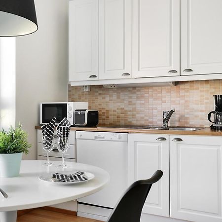 Kotimaailma Apartments Kamppi - Spacious 1Br Хелзинки Екстериор снимка